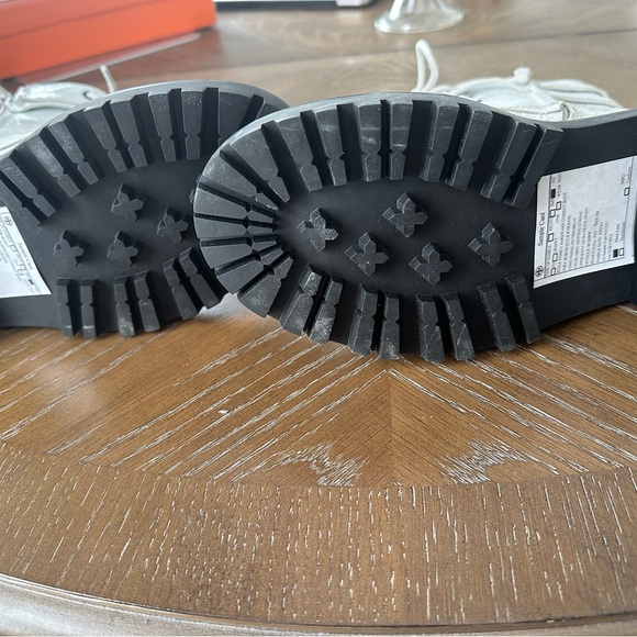 Tory Burch Combat Boots in white leather with black soles size 7 US Women New - Picture 5 of 7